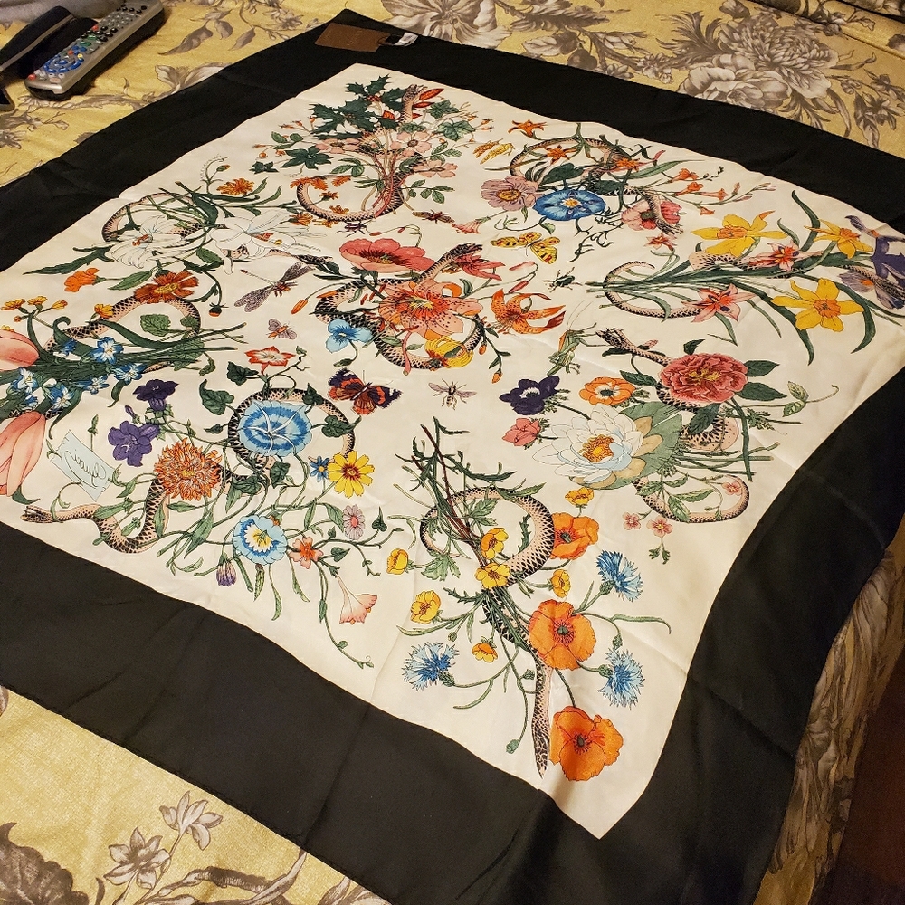 Gucci scarf